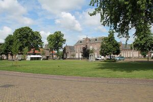 Kerkplein (Foto: 25 juni 2013)