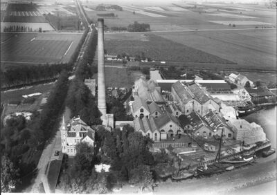 Luchtfoto papierfabriek Maasmond