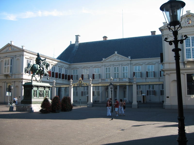 Bestand:Noordeinde Palace.jpg