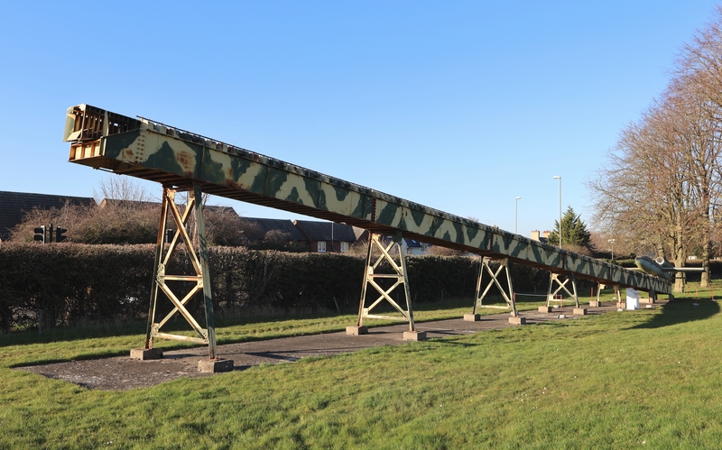 Bestand:V1 launch ramp IWM duxford.jpg