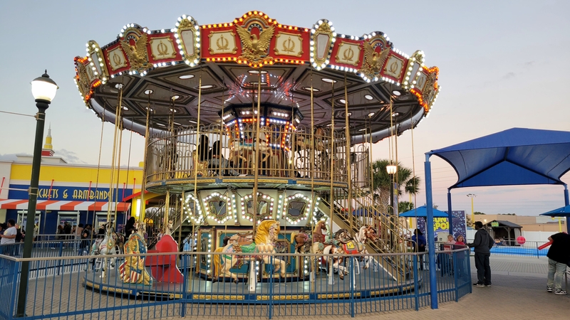 Bestand:Fun Spot America Orlando Carousel.jpg