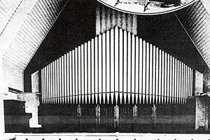 Afbeelding van het Pels-orgel in de Katholieke Illustratie van 20 sept 1933. - Het Pels-Standaart-orgel (1933-1923-2001) De firma Bernard Pels & Zn uit Alkmaar bouwde als opus 93 in 1933 een orgel voor de Katholieke Leergangen in Tilburg. Het instrument kreeg een plaats in een gebouw aan de Tivolistraat. Later werd deze school het Conservatorium van Tilburg. Het orgel werd in september 1933 door mgr. dr. J. van Gils plechtig ingezegend.