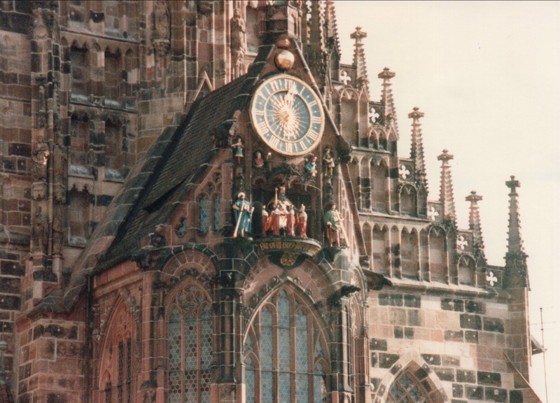 Bestand:Germany Nürnberg Frauenkirche Seven Electors.jpg