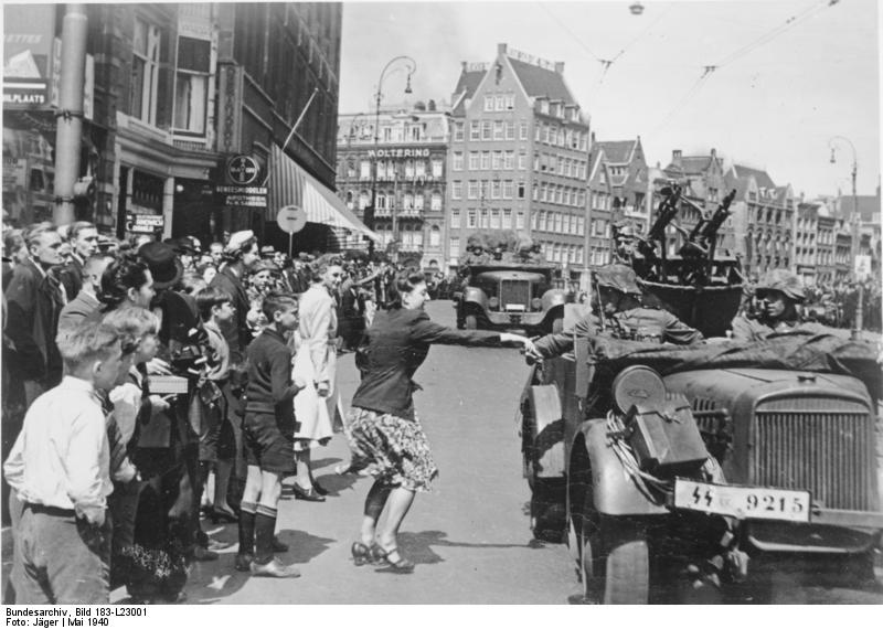 Bestand:Bundesarchiv Bild 183-L23001, Amsterdam, Durchmarsch deutscher Truppen.jpg