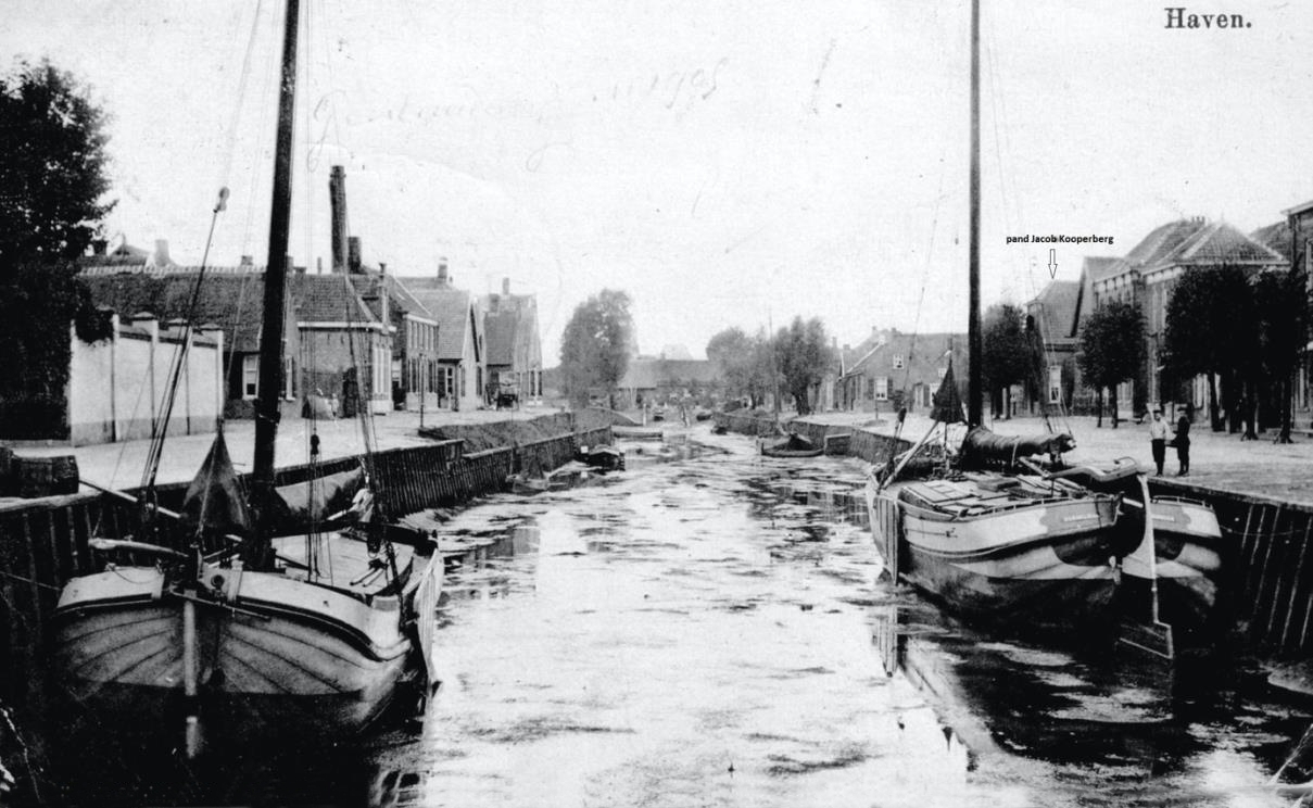 Het winkelpand van Jacob Kooperberg aan de Haven (rond 1920) te Raamsdonksveer