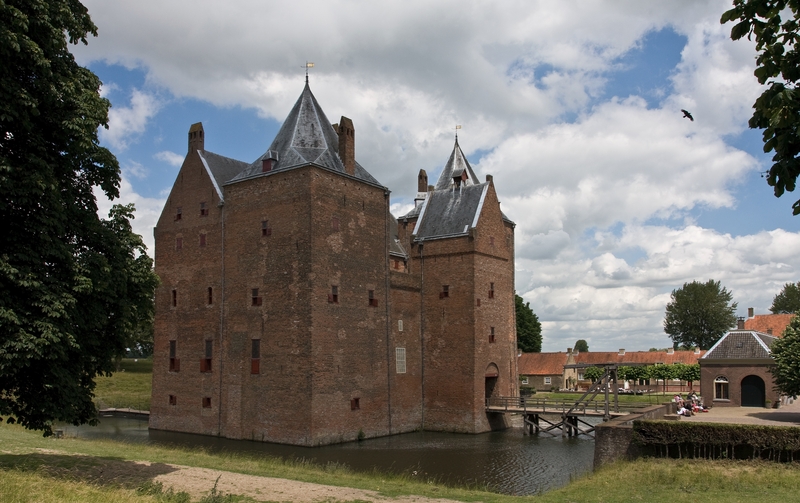 Bestand:Slot Loevestein.jpg