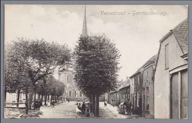 Venestraat achterkant St. Gertrudiskerk te Geertruidenberg