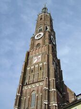 Toren van de Sint-Martinuskerk in Landshut, de hoogste bakstenen toren ter wereld.