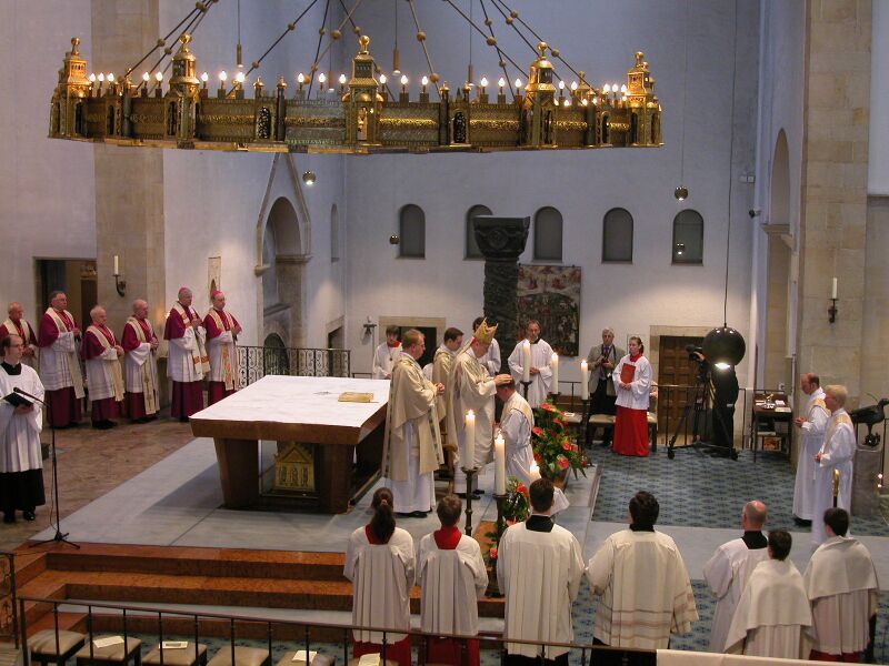 Bestand:Priesterweihe 2006.jpg