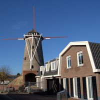 Lage nieuwbouw in Amerongen geeft de wind vrij toegang tot molen Maallust