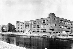 Het Berlage Lyceum, kort na de bouw in de jaren twintig, Amsterdam-Zuid.