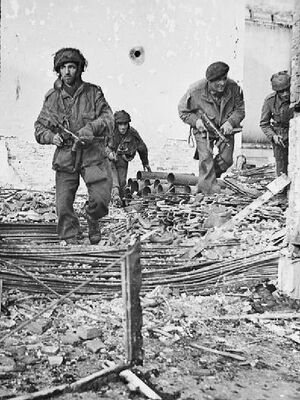 British paratroopers in Oosterbeek cropped.jpg