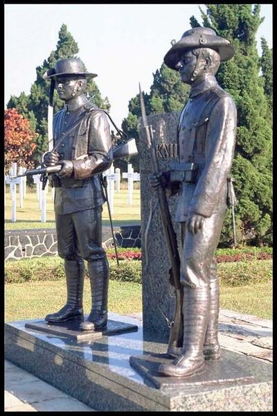 KNIL-monument op het Nederlandse ereveld Pandu in Bandung, Indonesië. Foto Oorlogsgravenstichting