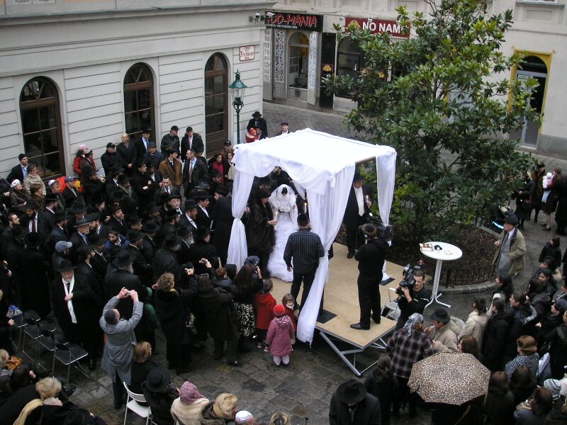 Bestand:Jewish wedding Vienna Jan 2007 005.jpg