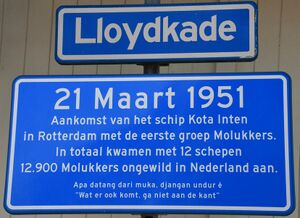 Foto van het huidige straatnaambord (2023) van de Lloydkade te Rotterdam