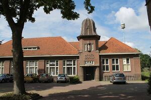 Voormalige Sint-Leoschool – Kerkplein 7 Rijksmonument uit 1926 (Foto: 25 juni 2013)