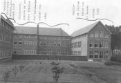 Het hele gebouwencomplex aan de Pastoor van Erpstraat met mulo en kweekschool van na 1925.