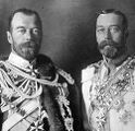 Tsaar Nicolaas II van Rusland en koning George V van Groot-Brittannië lijken bijna klonen van elkaar