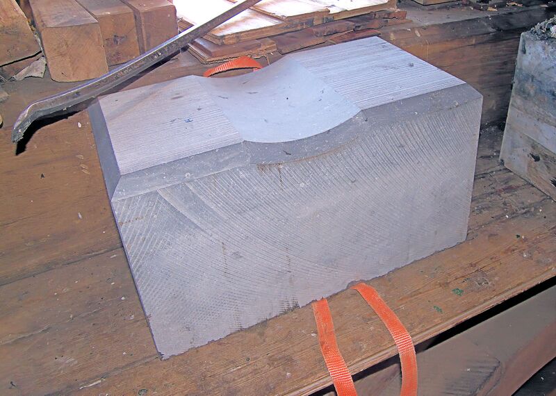 Bestand:Molen De Hoop Garderen, halssteen.jpg