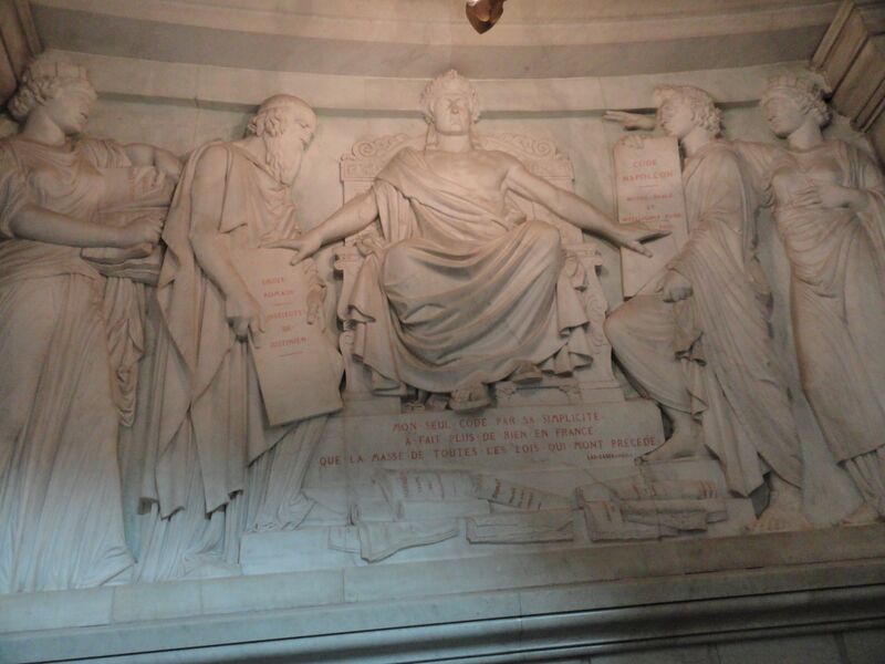 Bestand:Paris invalides napoleon tomb bas relief civil code (29781401953).jpg