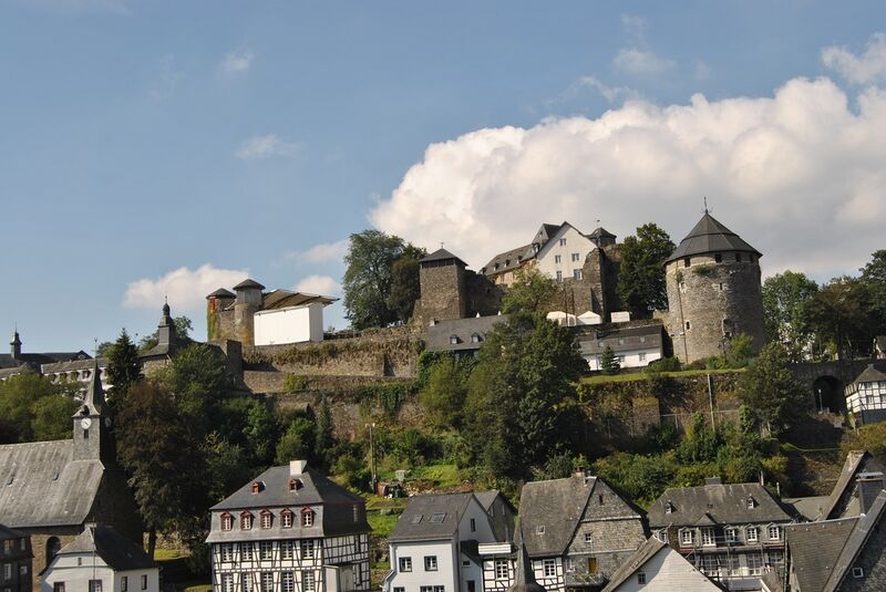 Bestand:Monschau, Burg, 2011-08 CN-02.jpg