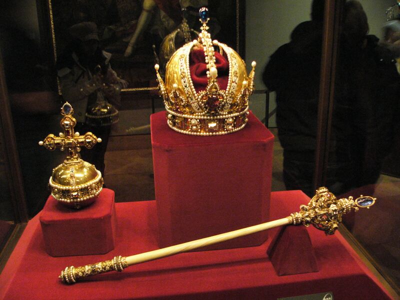 Bestand:Sceptre and Orb and Imperial Crown of Austria.jpg