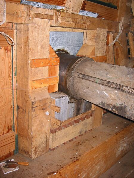 Bestand:Molen De Hoop Appel steenbed.jpg