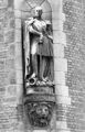 Leeuwenkop als console voor standbeeld Koning Willem II, Rotterdam.