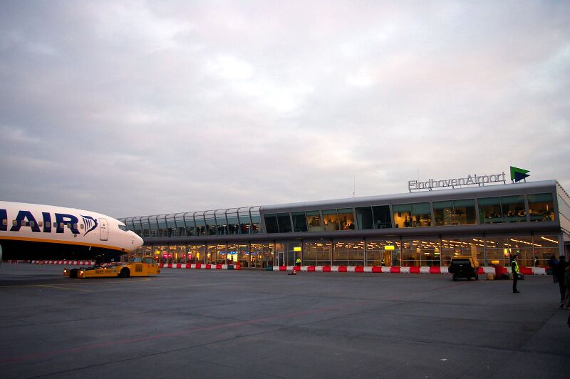 Bestand:EindhovenAirport-Terminal-20071224.jpg