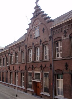 Het moederhuis op de hoek van de huidige Kloosterstraat en de Oudedijk.