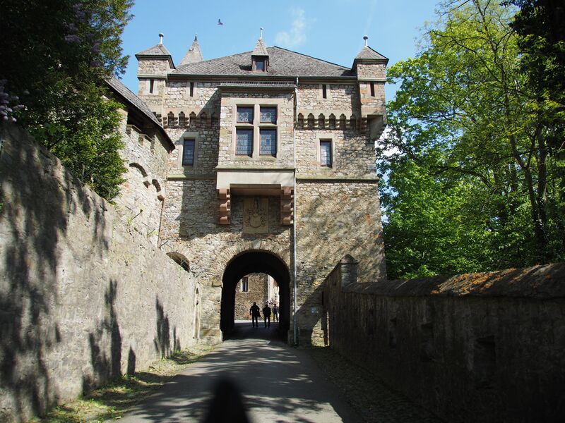 Bestand:Schloss Braunfels Tor 2015-05-10 16.16.49.jpg