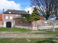 Poort aan de noordkant die verdedigd werd door de Coldstream Guards