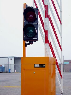 Slagboom met verkeerslicht en vouwhek.jpg