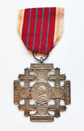 Het Pelgrimskruis van Jeruzalem in brons