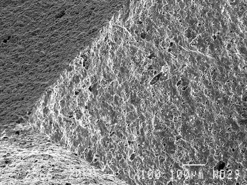 Bestand:Ceramic fractured SEM.jpg