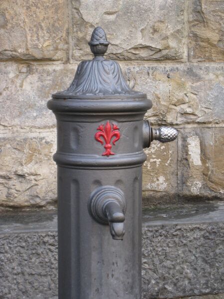 Bestand:Drinking fountain, Florence.jpg