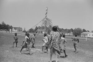 Maypole festivity, Alabama (1939).jpg