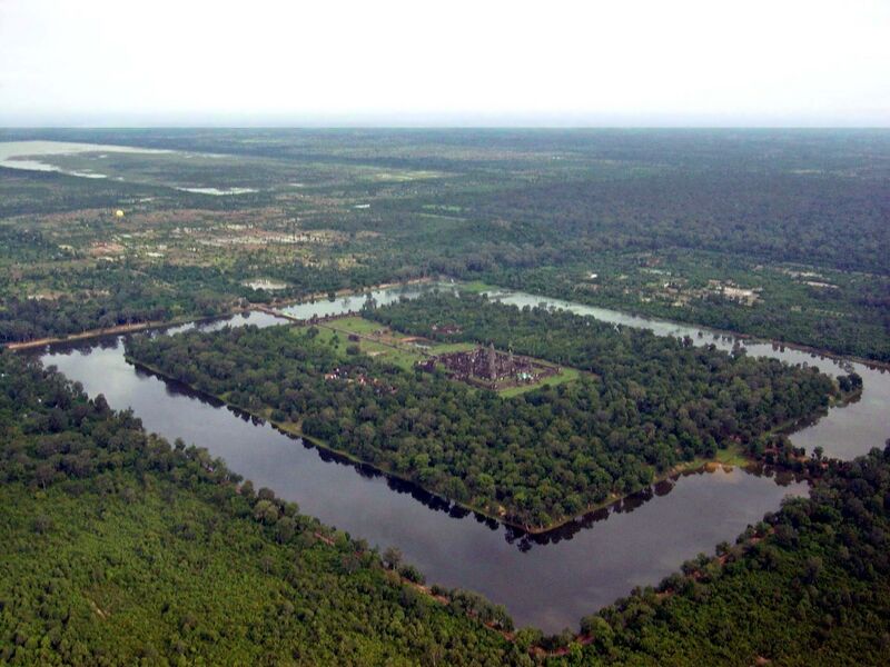 Bestand:Angkor-Wat-from-the-air.jpg