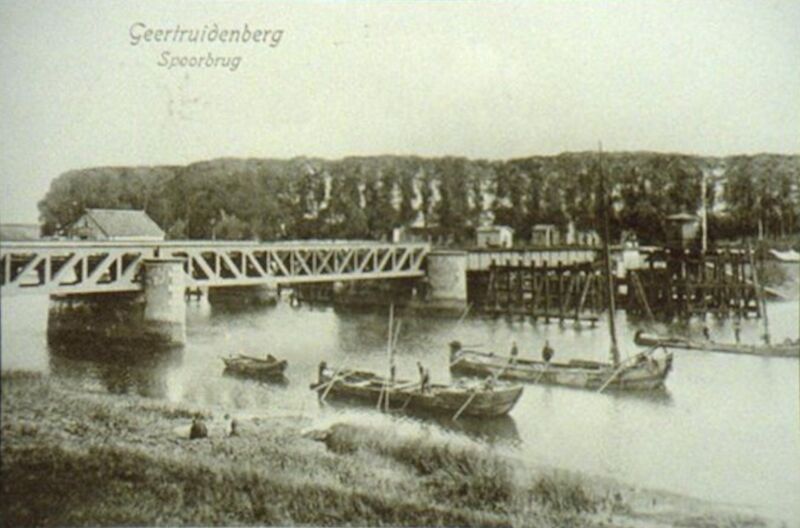 Bestand:Spoorbrug-Geertruidenberg-01.jpg