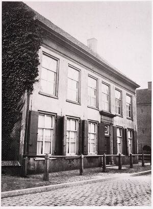 Foto’s van het voormalige woonhuis van koning Willem II (voorzijde en sterfkamer) door Adriaan van Beurden (1843-1915), september 1872. (Coll. Regionaal Archief Tilburg)