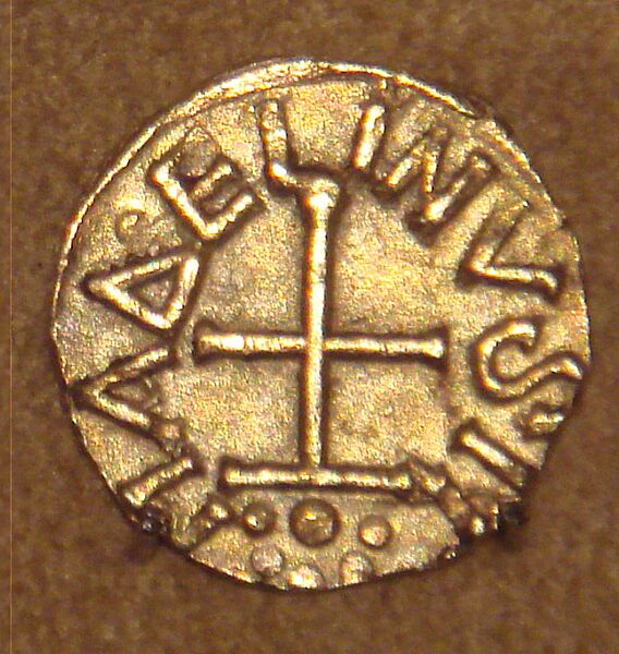Bestand:Frankish gold Tremissis issued by minter Madelinus Dorestad the Netherlands mid 600s.jpg