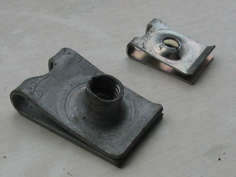 Bestand:Two spire clips.jpg