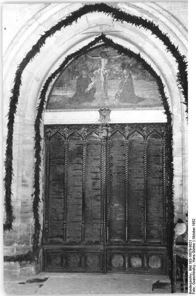 Bestand:Bundesarchiv Bild 183-16879-0021, Wittenberg, Schlosskirche, Hauptportal, Thesentür.jpg