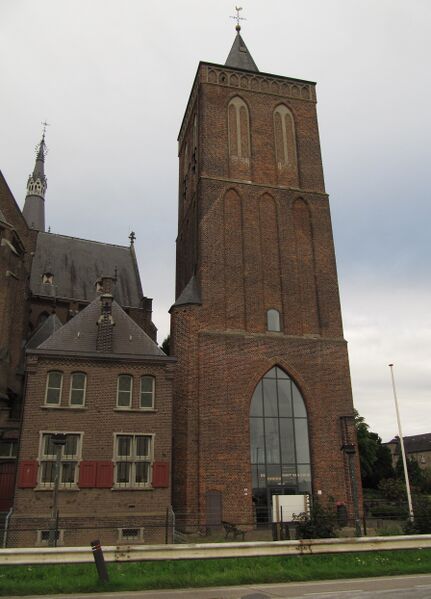 Bestand:Cuijk - Kerktoren bij Sint Martinuskerk.jpg