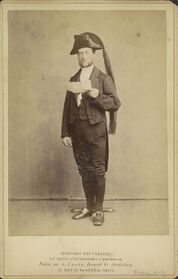 Portretfoto van een Amsterdamse aanzegger, 19e eeuwse foto