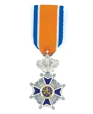 Onderscheiding-Lid-in-de-Orde-van-Oranje-Nassau.jpg