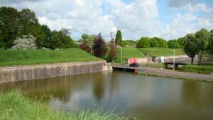 Naarden-vesting escarp.jpg