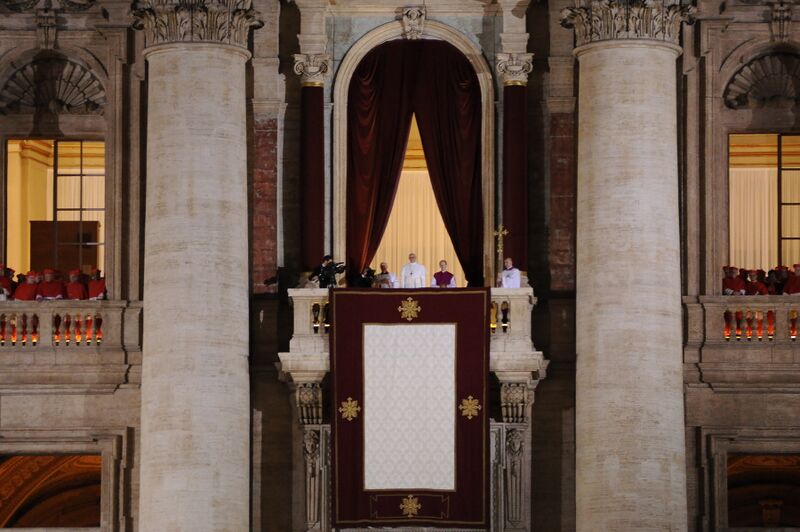 Bestand:Papa Francisco recién elegido.jpg