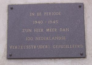Dutch plaque in Sachsenhausen concentration camp.jpg