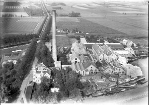 Luchtfoto: Papierfabriek Maasmond te Keizersveer
